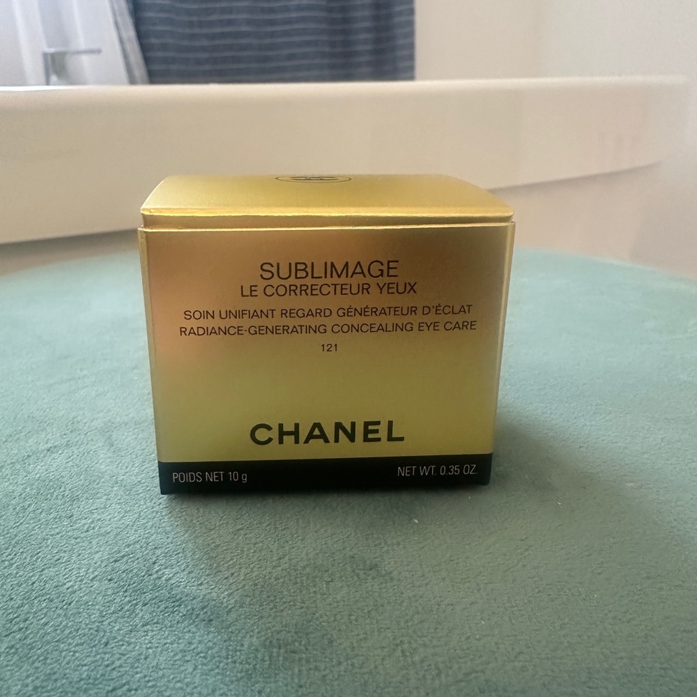 CHANEL Sublimage Le Correcteur Yeux in Gold